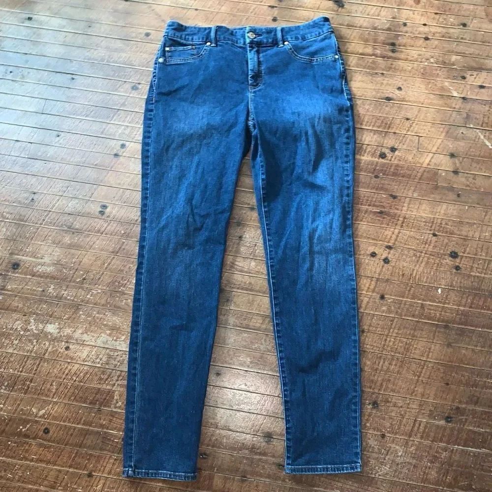 Chicos So Slimming 0.5/6 distressed dark wash normcore jeans